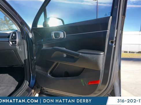 Used 2023 Kia Sorento LX image 25