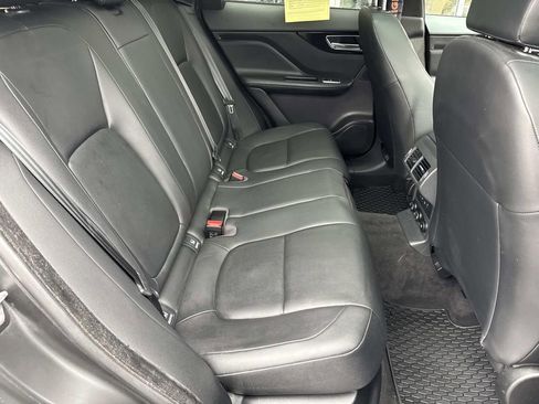 Used 2020 Jaguar F-PACE Premium image 15