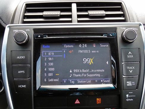 Used 2015 Toyota Camry XLE w/ Moonroof Package FWD image 43