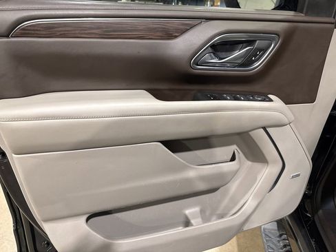 Used 2021 Chevrolet Tahoe Z71 w/ Rear Media and Nav Package image 15