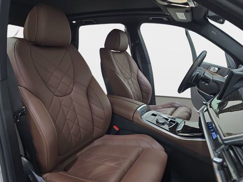 Used 2024 BMW X5 xDrive40i w/ Premium Package image 12