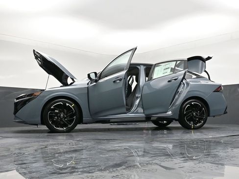 New 2026 Nissan Sentra SR w/ SR Premium Package image 38