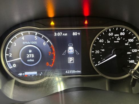 Used 2019 Nissan Kicks SR w/ SR Premium Package FWD image 17