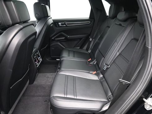 Certified 2023 Porsche Cayenne image 9