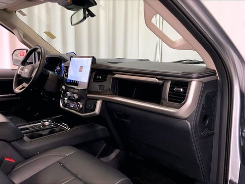 Used 2024 Ford Expedition XLT image 28