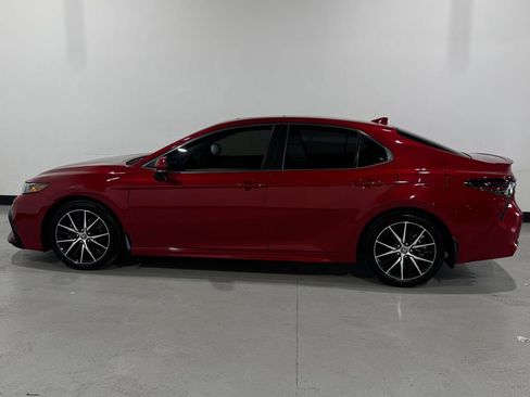 Used 2022 Toyota Camry SE FWD image 14
