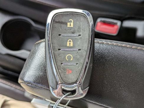 Used 2020 Chevrolet Trax LT w/ LT Convenience Package FWD image 27