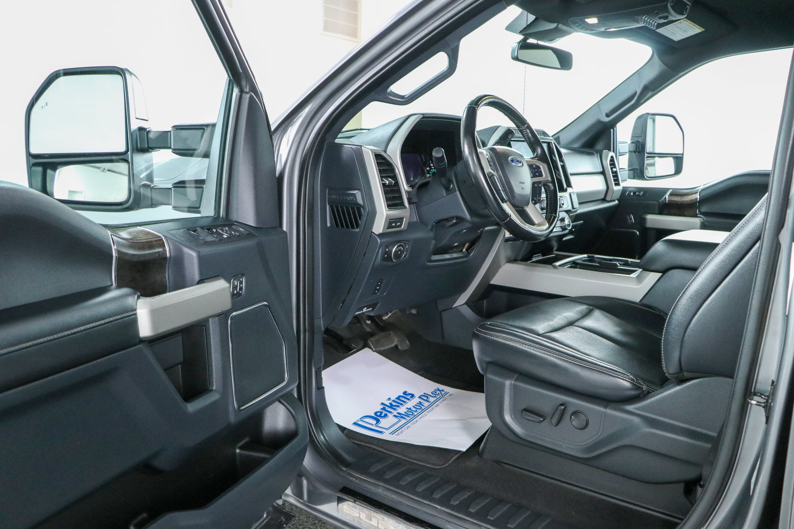 Used 2022 Ford F250 Lariat w/ Black Appearance Package AWD/4WD image 3