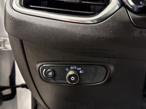 Used 2024 Chevrolet Equinox LS w/ LS Convenience Package image 8