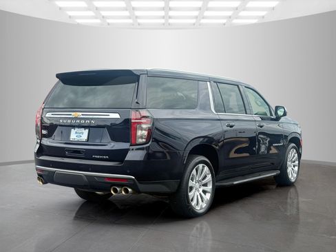 Used 2024 Chevrolet Suburban Premier w/ Premium Package AWD/4WD image 3