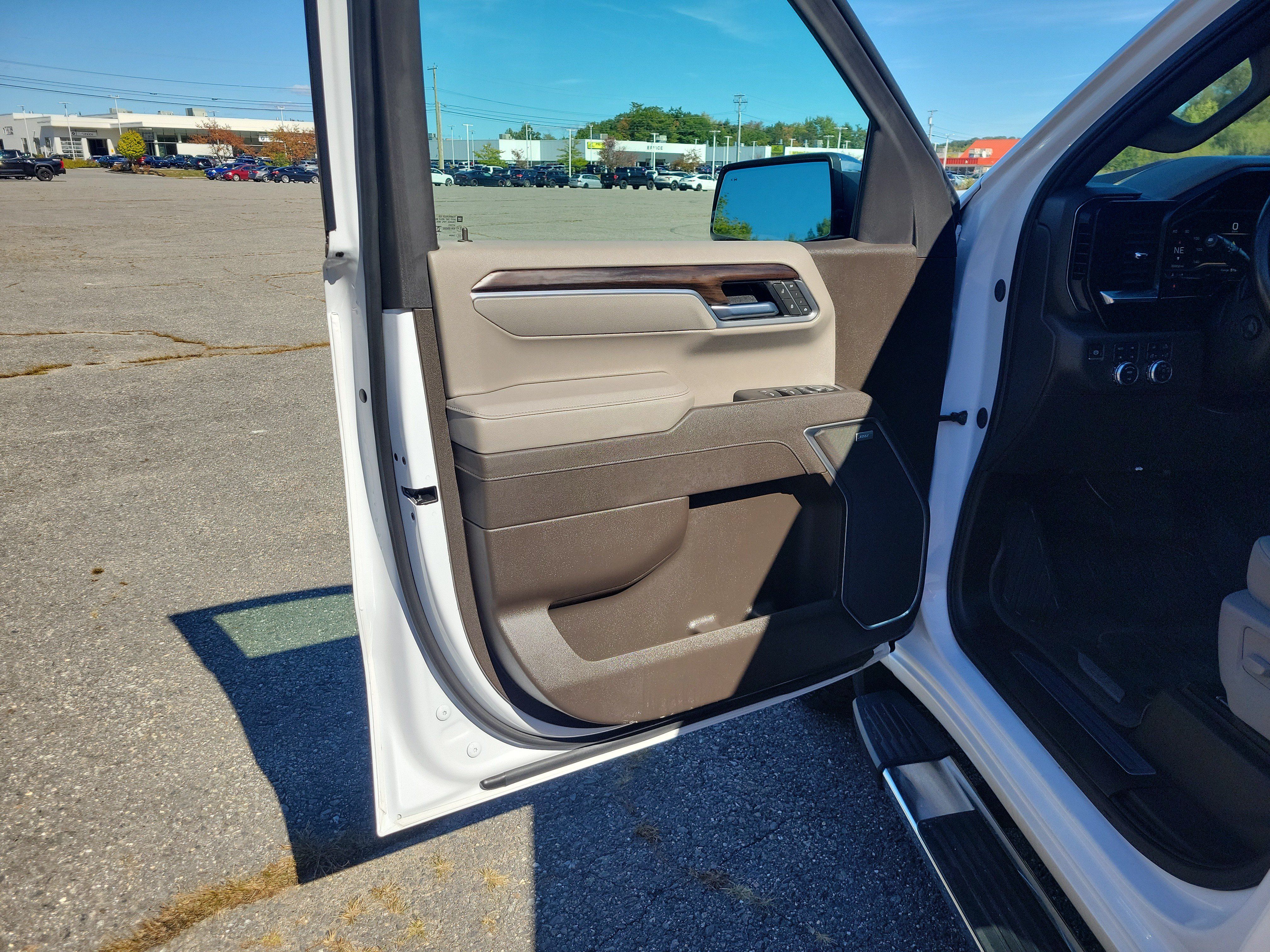 Used 2025 GMC Sierra 1500 SLT w/ SLT Premium Plus Package AWD/4WD image 15