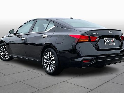 Used 2025 Nissan Altima 2.5 SV image 11