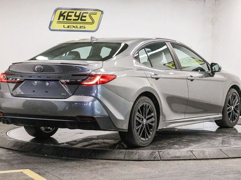 Used 2026 Toyota Camry SE FWD image 4