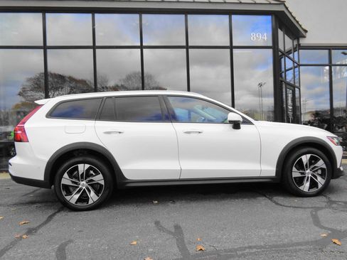 Used 2024 Volvo V60 B5 Cross Country Plus AWD/4WD image 4