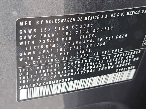 Used 2024 Volkswagen Tiguan SE image 34