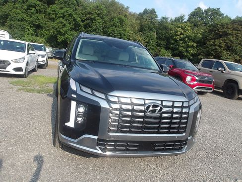 Used 2023 Hyundai Palisade Calligraphy image 2