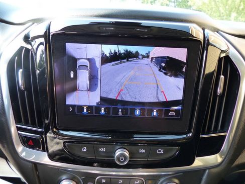 Used 2020 Chevrolet Traverse LT w/ LT Premium Package FWD image 30