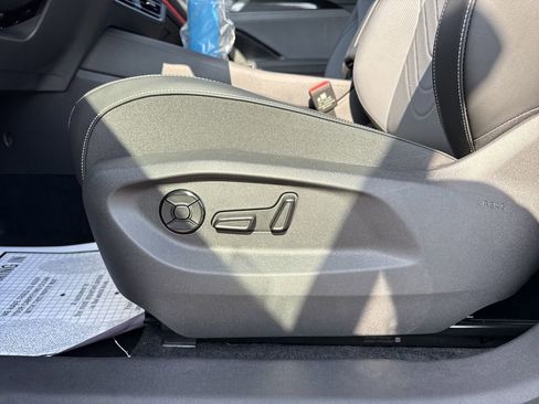 New 2025 Volkswagen Tiguan SE image 24