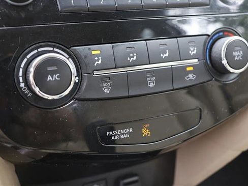Used 2017 Nissan Rogue S AWD/4WD image 19