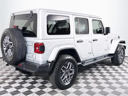 Used 2024 Jeep Wrangler Unlimited Sahara w/ Technology Group AWD/4WD image 26