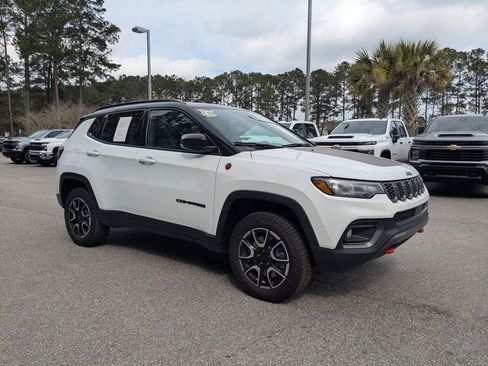 Used 2024 Jeep Compass Trailhawk image 2