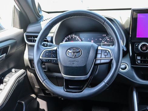 Certified 2024 Toyota Highlander XSE FWD image 18