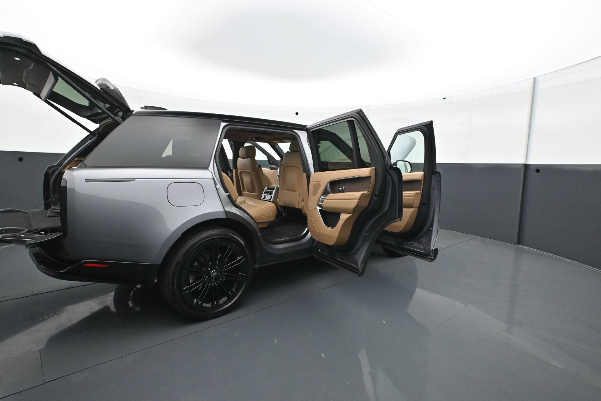Used 2025 Land Rover Range Rover Long Wheelbase SE AWD/4WD image 35