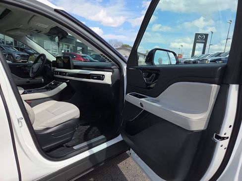 Used 2025 Lincoln Aviator AWD image 14