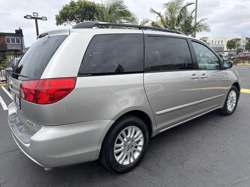 Used 2010 Toyota Sienna LE FWD image 5