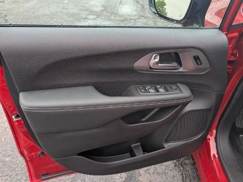 New 2026 Chrysler Pacifica Select image 9