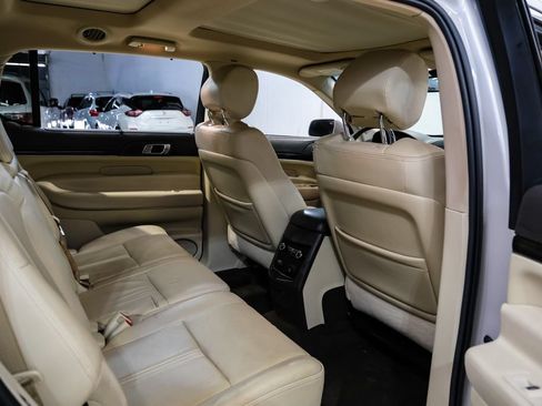 Used 2019 Lincoln MKT AWD image 38