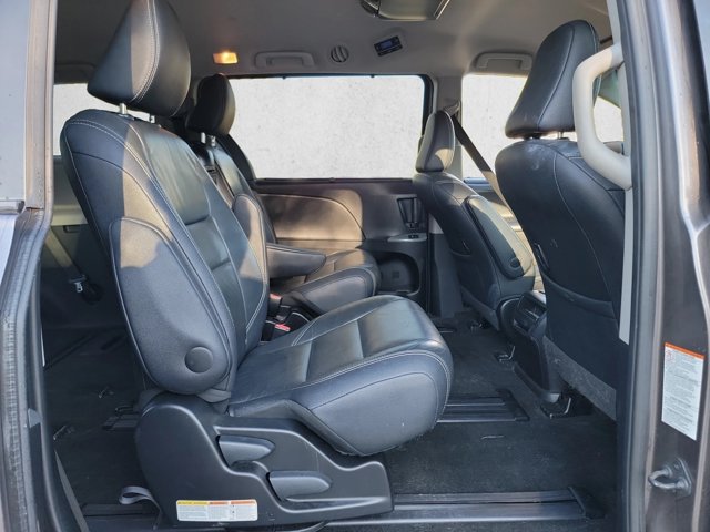 Used 2015 Toyota Sienna SE FWD image 23