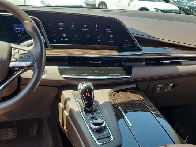 Used 2021 Cadillac Escalade Premium Luxury AWD/4WD image 19