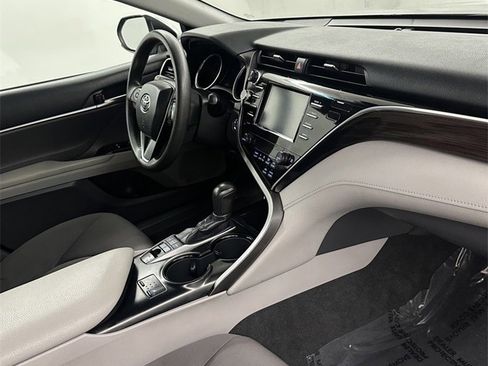 Used 2018 Toyota Camry LE image 36