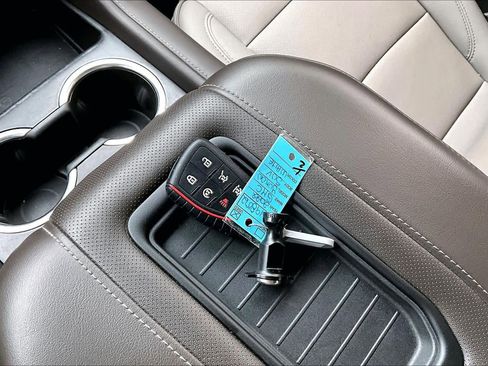 Used 2022 GMC Yukon SLT w/ SLT Premium Package image 28