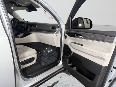 Used 2022 Jeep Wagoneer Series III AWD/4WD image 15