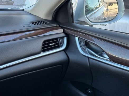 Used 2017 Cadillac XTS Luxury FWD image 4