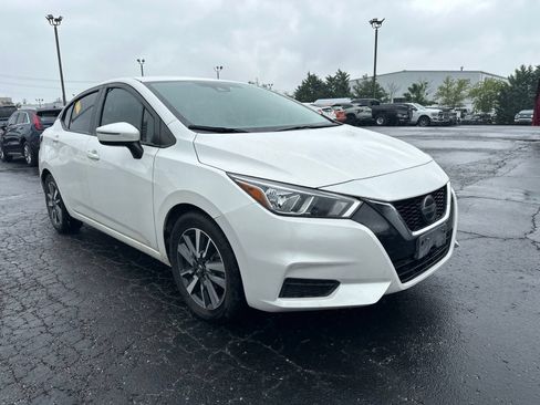 Used 2020 Nissan Versa SV FWD image 3