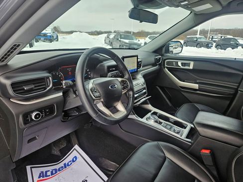 Used 2022 Ford Explorer XLT w/ Equipment Group 202A image 23