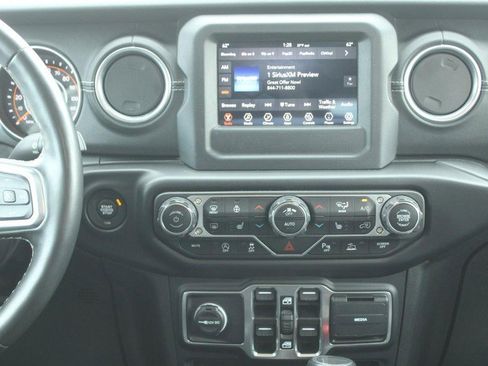 Used 2020 Jeep Gladiator Overland w/ LED Lighting Group image 16