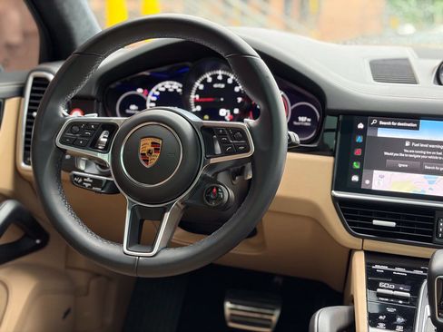 Used 2022 Porsche Cayenne GTS AWD/4WD image 30
