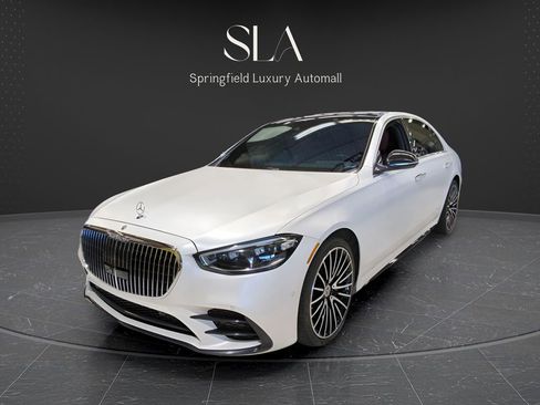Used 2022 Mercedes-Benz S 580 4MATIC Sedan w/ AMG Line Package image 11