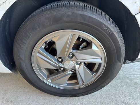 Used 2025 Hyundai Elantra SE image 29