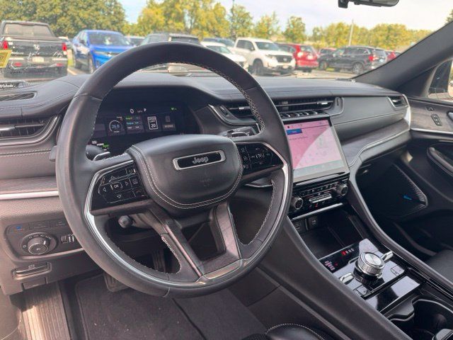Used 2023 Jeep Grand Cherokee Overland w/ Luxury Tech Group IV AWD/4WD image 14