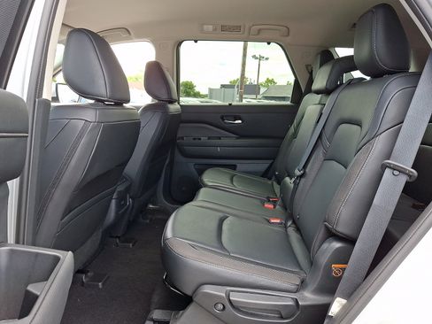 Certified 2023 Nissan Pathfinder SL AWD/4WD image 8