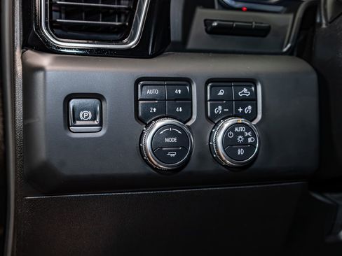 Used 2025 GMC Sierra 3500 Denali w/ Denali Reserve Package image 19