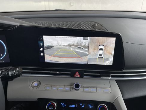 Used 2024 Hyundai Elantra Limited image 10