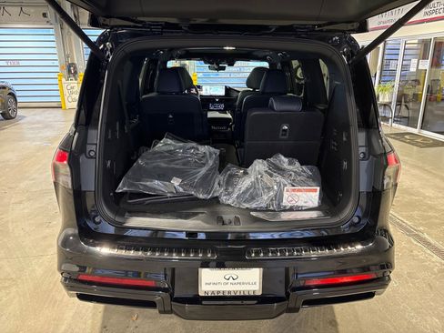 Certified 2026 INFINITI QX80 SPORT w/ Sport Exterior Package image 23