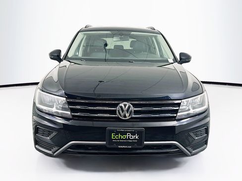 Used 2020 Volkswagen Tiguan SE FWD image 2