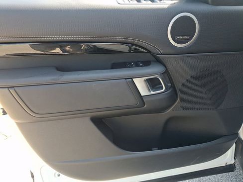 Used 2023 Land Rover Discovery S R-Dynamic image 12